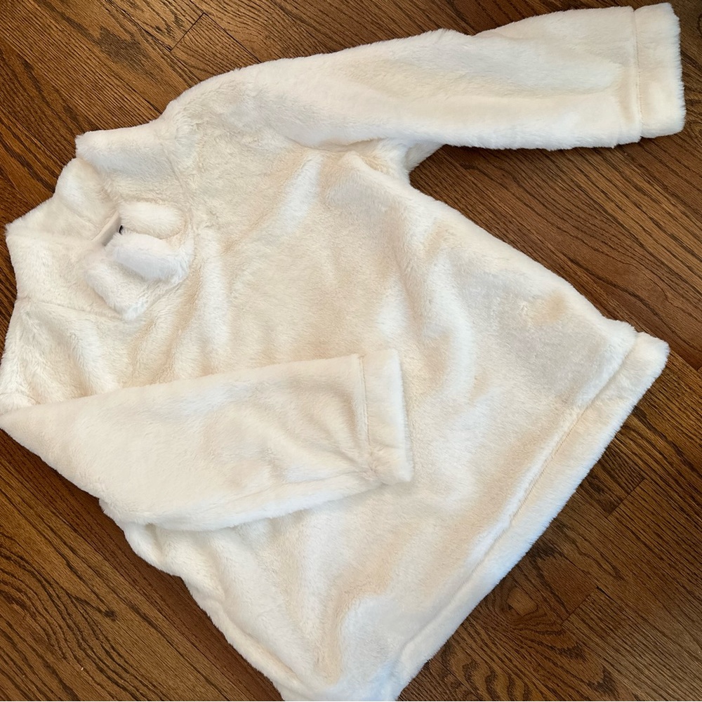 Adorable white pullover - TAGS STILL ON!